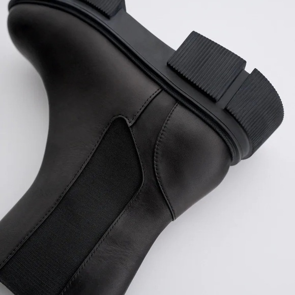 NWT. Zara Flat Leather Ankle Boot. Size 9. - Picture 5 of 8